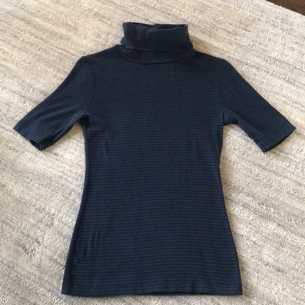 Mossimo black and blue short sleeve top, size M